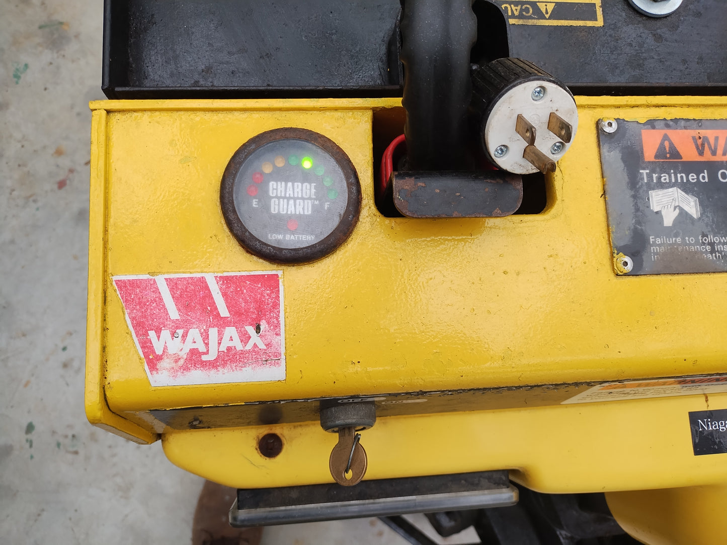 Hyster W40XT Powered Pallet Jack